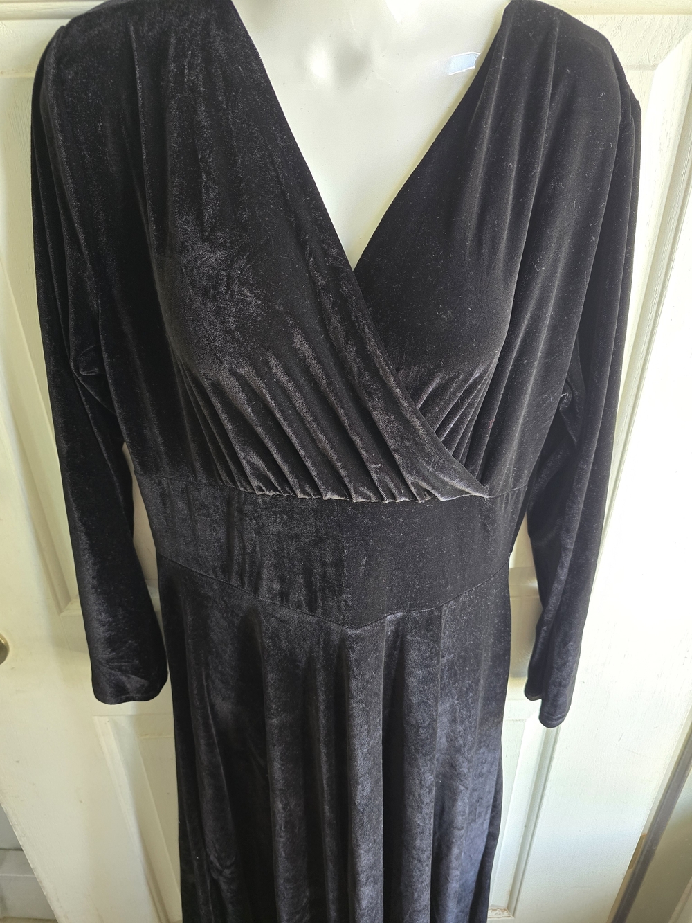 Black Velvet Long Sleeve V-neck Dress